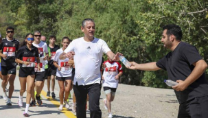 Özgür Özel, CHP 102'nci yıl koşusu'na katıldı
