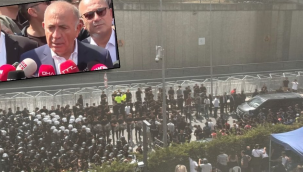 Tekin polis eşliğinde il binasına girdi