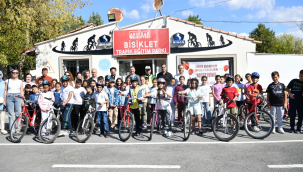 Trafik eğitim parkını ziyaret eden başkan Kayserili,çoçuklarla buluştu