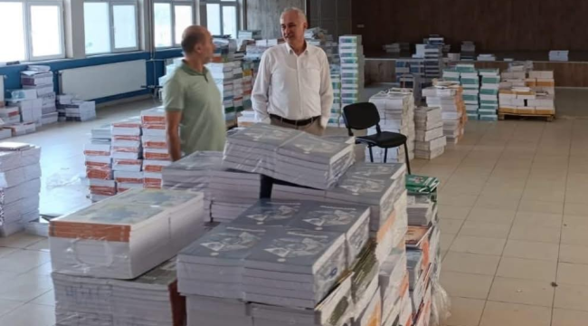 Ücretsiz ders kitapları,Soma ve Kırkağaç'taki okullara ulaştırıldı
