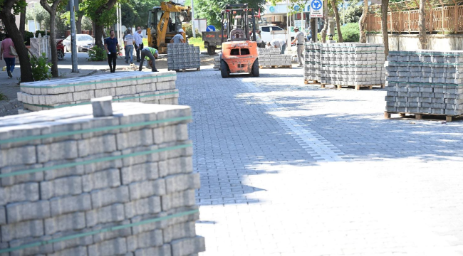 Yenilendi cadde trafiğe açıldı