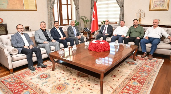 Yuntdağlılar derneği yönetimi vali Özkan'ı ziyaret etti