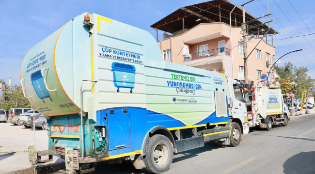 Yunusemre'de konteyner yıkama araçları iş başında