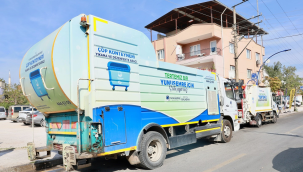 Yunusemre'de konteyner yıkama araçları iş başında