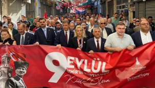 'Zafer Yürüyüşü'ne binlerce İzmir'li katıldı