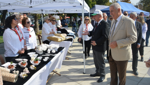 100 girişimci kadının açtığı stantta el emeğini sergiledi