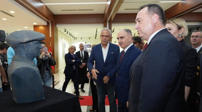  "Atatürk heykelleri: Cesaret ve ilhamın sergisi açıldı