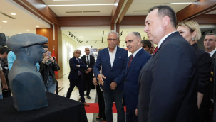 "Atatürk heykelleri: Cesaret ve ilhamın sergisi açıldı