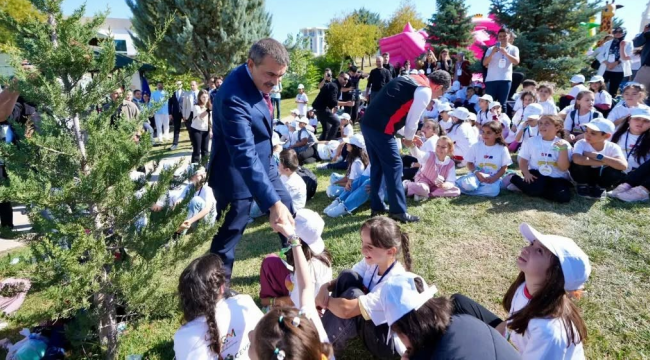 Bakan Tekin ve Yumaklı tarımın yıldızları çocuk şenliğine katıldı