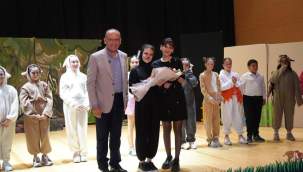 Başkan Akın "Şeftali sokağı hayvanları" oyununu izledi