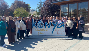 Başkan Dönmez'den muhtar eşlerine ücretsiz Konya geezisi