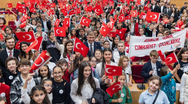 Başkan Tugay 300 üyeli çocuk ve gençlik meclisi toplantısına katıldı