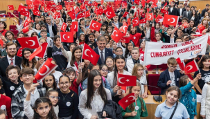 Başkan Tugay 300 üyeli çocuk ve gençlik meclisi toplantısına katıldı