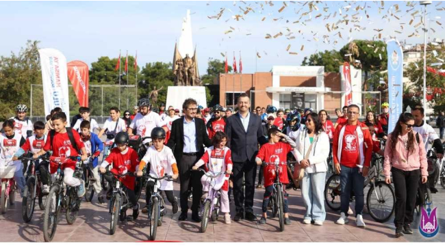 Cumhuriyet bisiklet turu'nda pedallar Cumhuriyet için döndü