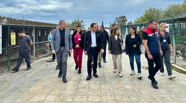 Geçici hayvan barınağı ile mama üretim tesisimizi ziyaret etti
