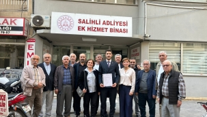 Genç başkan mazbatasını aldı