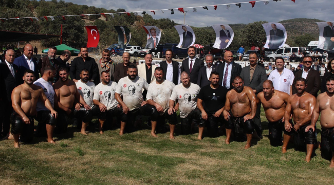 Gölmarmara'da 2.yağlı pehlivan güreşleri büyük ilgi gördü