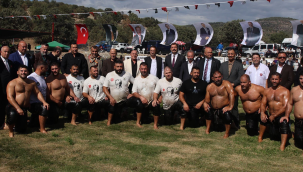 Gölmarmara'da 2.yağlı pehlivan güreşleri büyük ilgi gördü