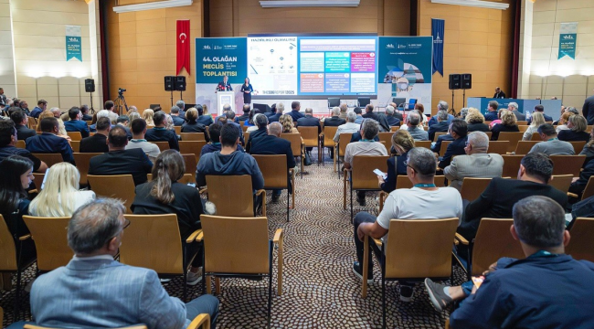 İzmir'de "Su yönetimi ve kuraklıkla mücadele stratejileri"paneli