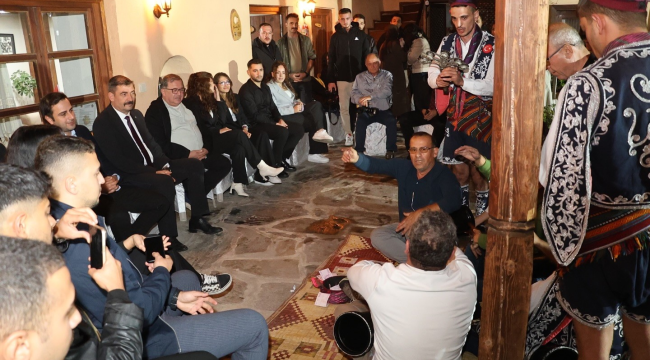 Kula'da gençlerle kültürel farkındalık ve yaren gecesi buluşması