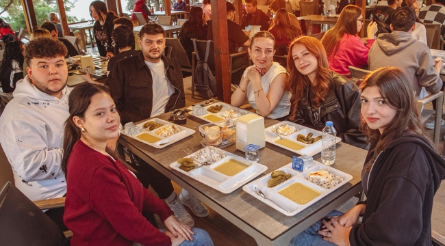 Kuşadası'nda üniversite öğrencileri için ücretsiz akşam yemeği hizmetimiz devam ediyor!