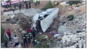 Minibüs şarampole yuvarlandı: 5 kişi hayatını kaybetti,10'dan fazla yaralı var