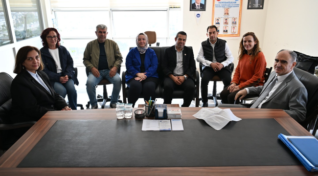 Muhtar derneklerini ziyaret eden vali Özkan,muhtarlar gününü kutladı