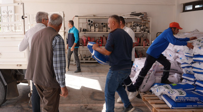 Salihli'de üreticilere hububat ve yem tohumu dağıtıldı