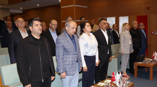 TSO meclisinde Atatürk ve silah arkadaşları ve tüm şehitler için saygı duruşu