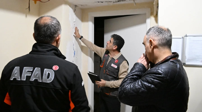 Vali Özkan deprem incelemesi için Gördes'te