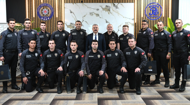 Yangın söndüren TOMA operatörleri personeline hediyeleri verildi