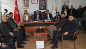 AKP 17 ilçe başkanları Kula'da toplandı