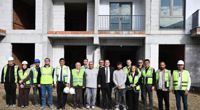 Başkan Dutlulu konutları zamanında teslim edeceklerini açıkladı