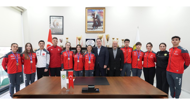 Başkan Dutlulu şampiyon sporcularla bir araya geldi