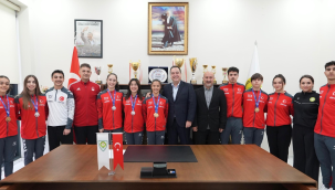 Başkan Dutlulu şampiyon sporcularla bir araya geldi