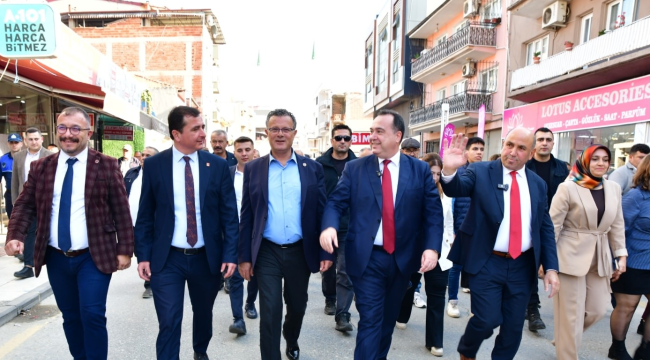 Başkanlara vatandaşlar büyük sevgi gösterisinde bulundu