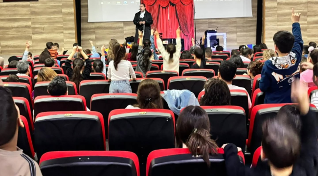 Belediye ve 9 taş oyun evi sihirbaz gösterisinde çocuklarımız doyasıya eğlendi