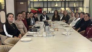 CHP'li kadınlar Sarıgöl için sahada