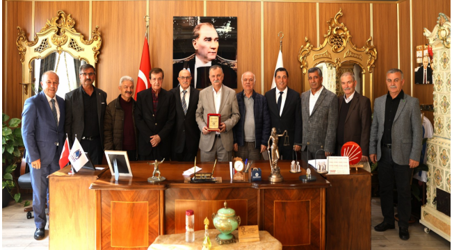 Hemşeri dernekleri yönetiminden Balaban'a plaket