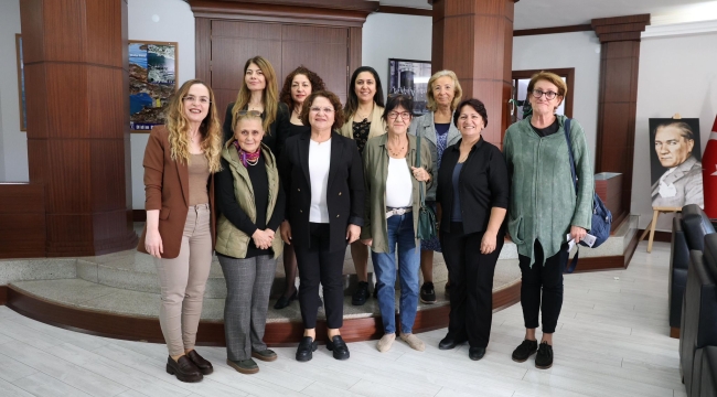 Kadın platformu üyeleri başkan Gençay'ı ziyaret etti