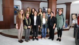 Kadın platformu üyeleri başkan Gençay'ı ziyaret etti