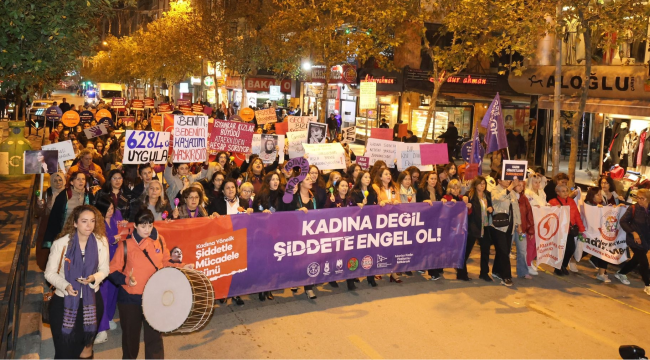 Manisa'da kadınlar şiddete karşı haykırışları gecenin karanlığını yırttı