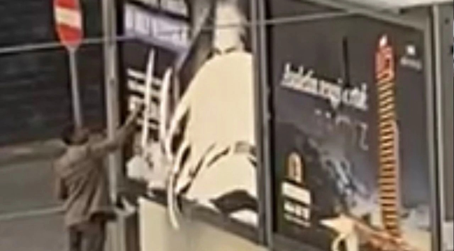 Manisa'da Atatürk resimlerine çirkin saldırı