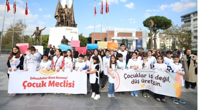Manisa'da bir ilk! çocuklar hakları için yürüdü