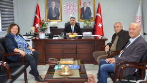 Manisa lisesi mezunları derneği yönetimi müdür Uğurelli'yi ziyaret etti