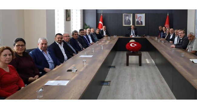 Toplantıda muhtarlar kaymakama mahalle sorunların iletti