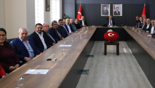 Toplantıda muhtarlar kaymakama mahalle sorunların iletti