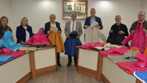 TSO Salihli Kula ve Selendi'de ihtiyaç sahibi ilkokul öğrencilerine mont dağıttı