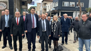 Alaşehir'de konuşan DP Lideri Uysal'' devlet artık kayıt dışıdır''