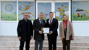 Atık pil kapanyasına destek veren okullara belgeleri verildi